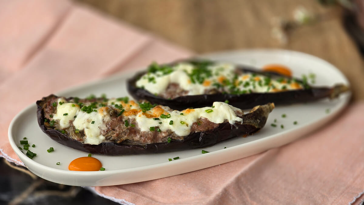 Berenjenas rellenas de carne y mozzarella en freidora de aire